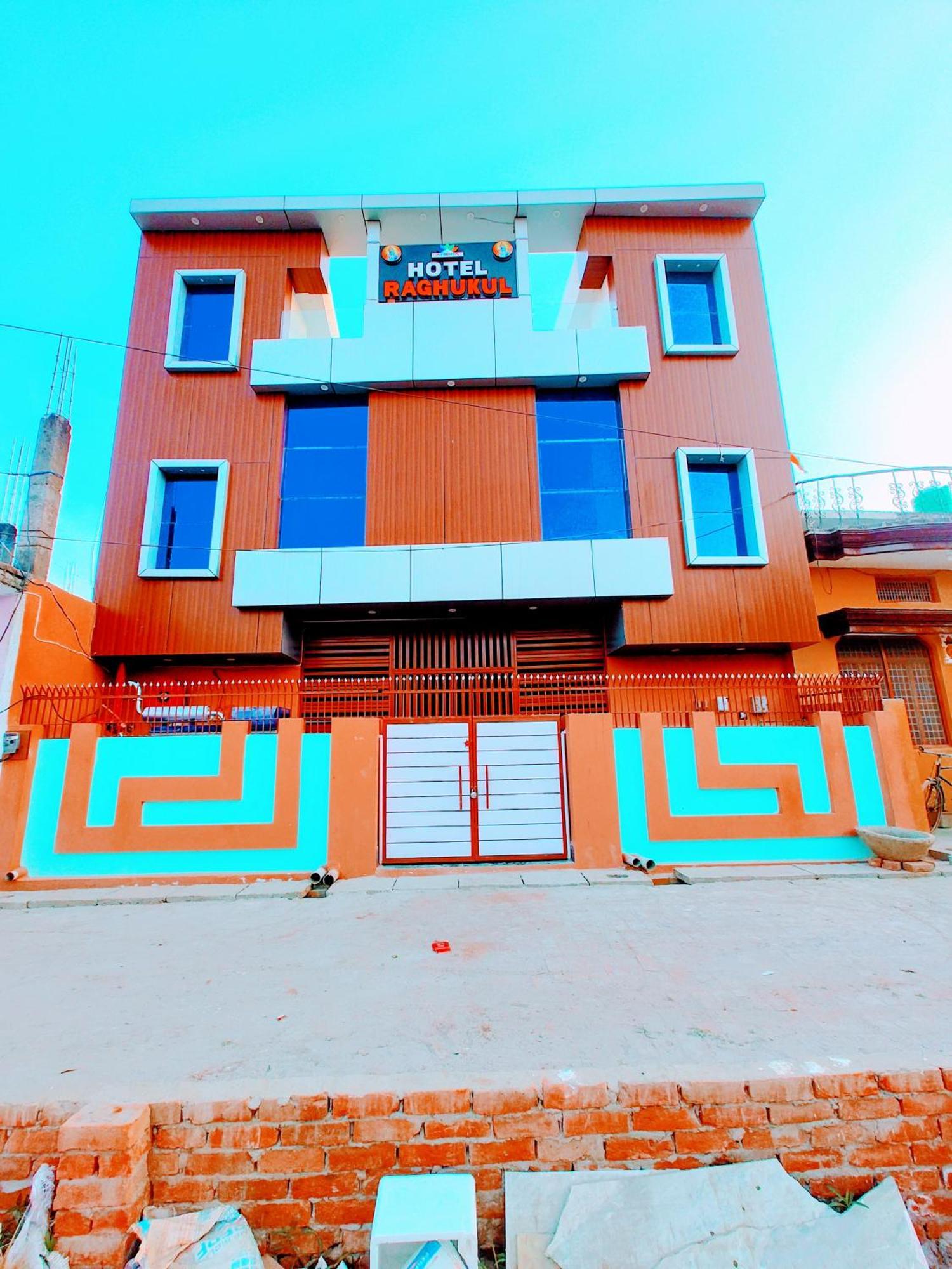 Hotel Raghukul Ayodhya ภายนอก รูปภาพ