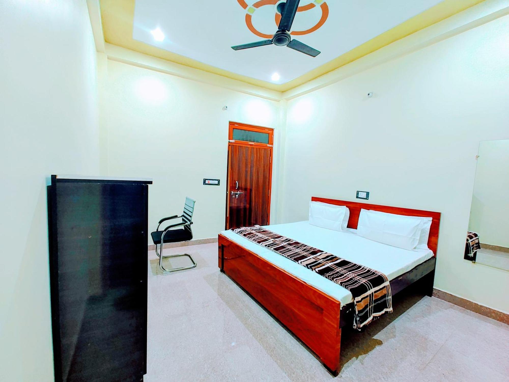 Hotel Raghukul Ayodhya ภายนอก รูปภาพ