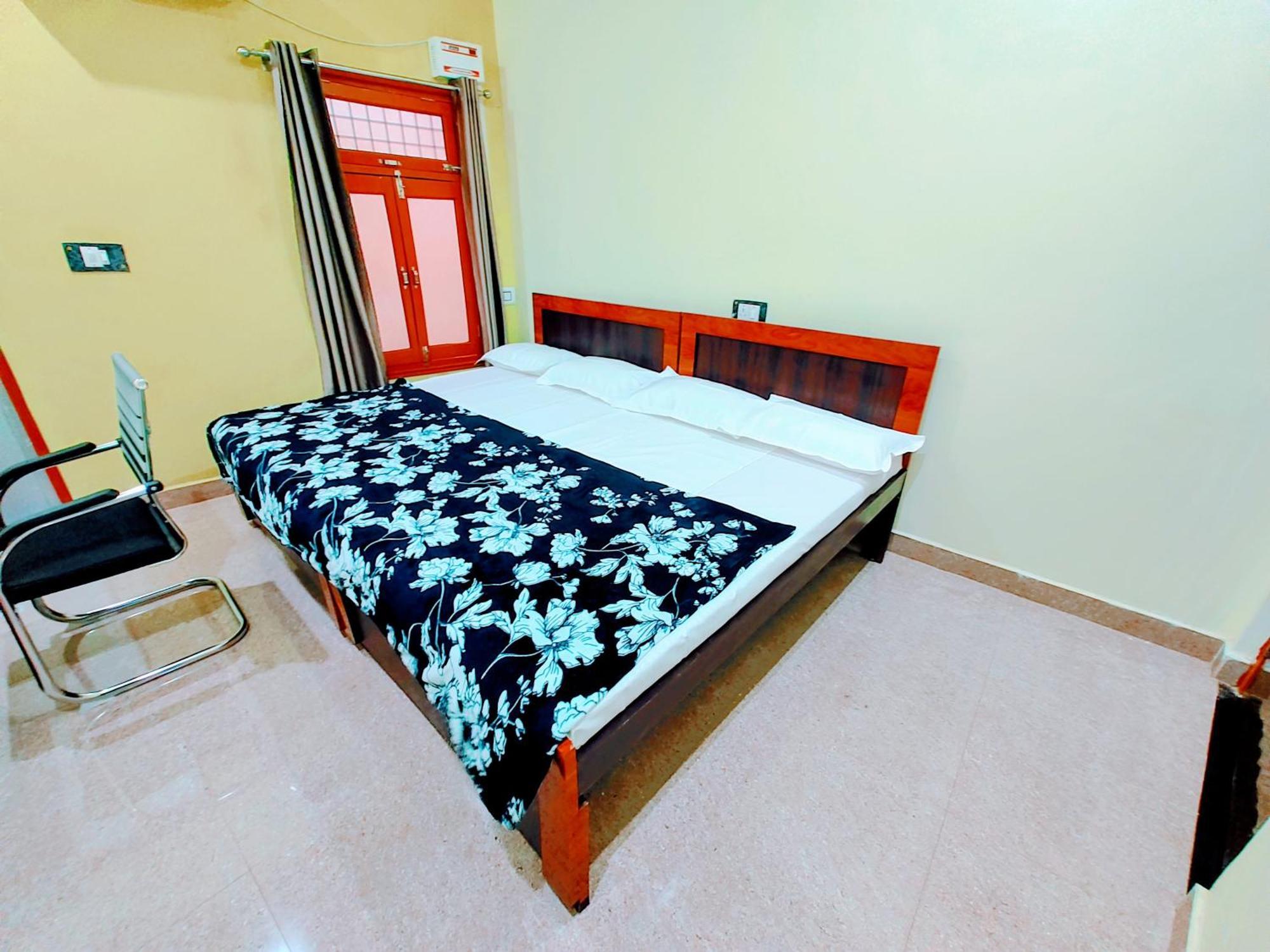 Hotel Raghukul Ayodhya ภายนอก รูปภาพ