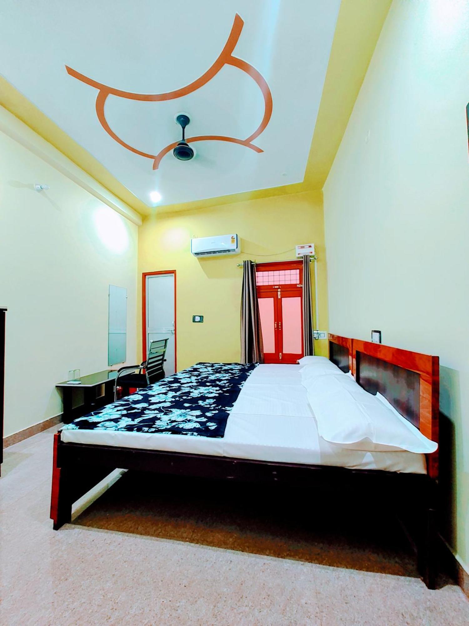 Hotel Raghukul Ayodhya ภายนอก รูปภาพ