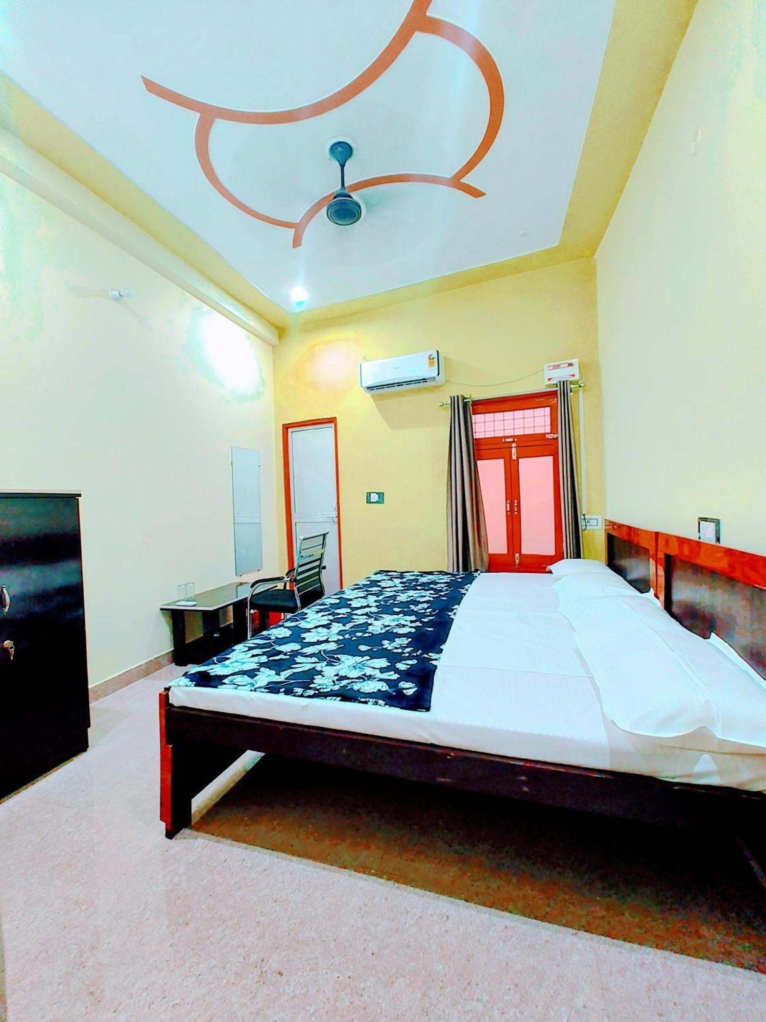 Hotel Raghukul Ayodhya ภายนอก รูปภาพ