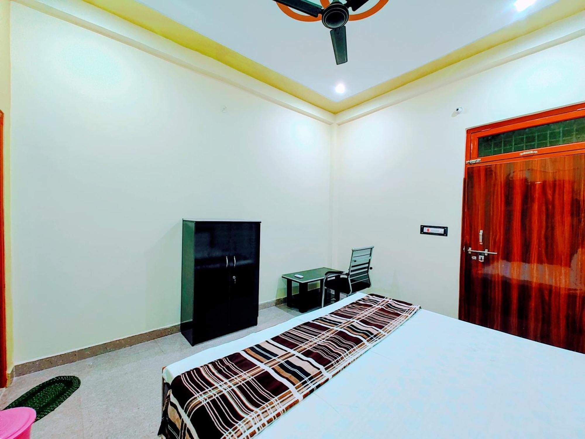 Hotel Raghukul Ayodhya ภายนอก รูปภาพ