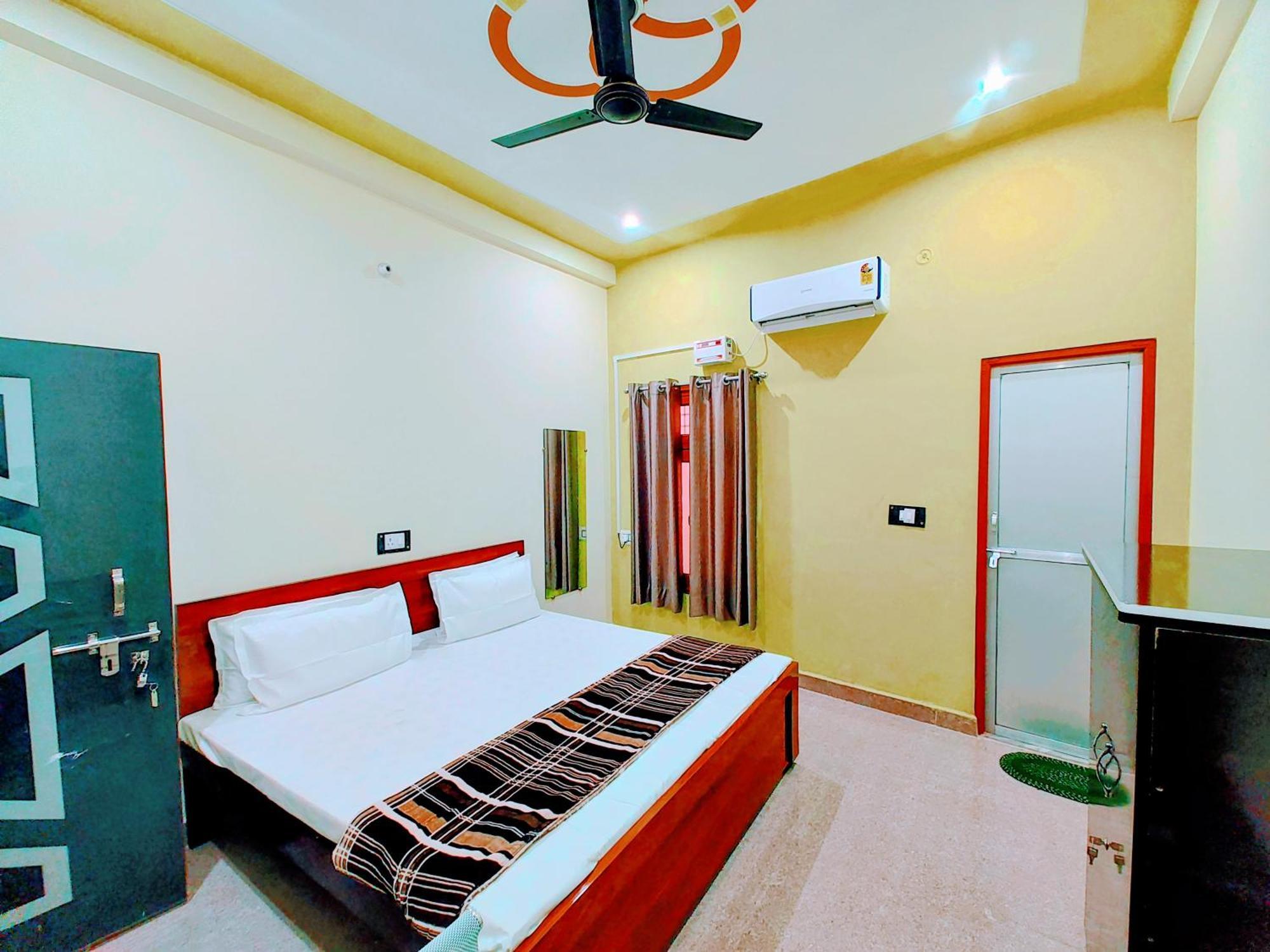 Hotel Raghukul Ayodhya ภายนอก รูปภาพ