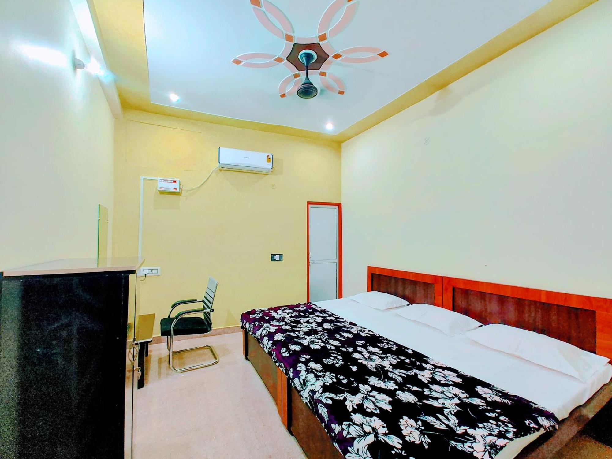 Hotel Raghukul Ayodhya ภายนอก รูปภาพ