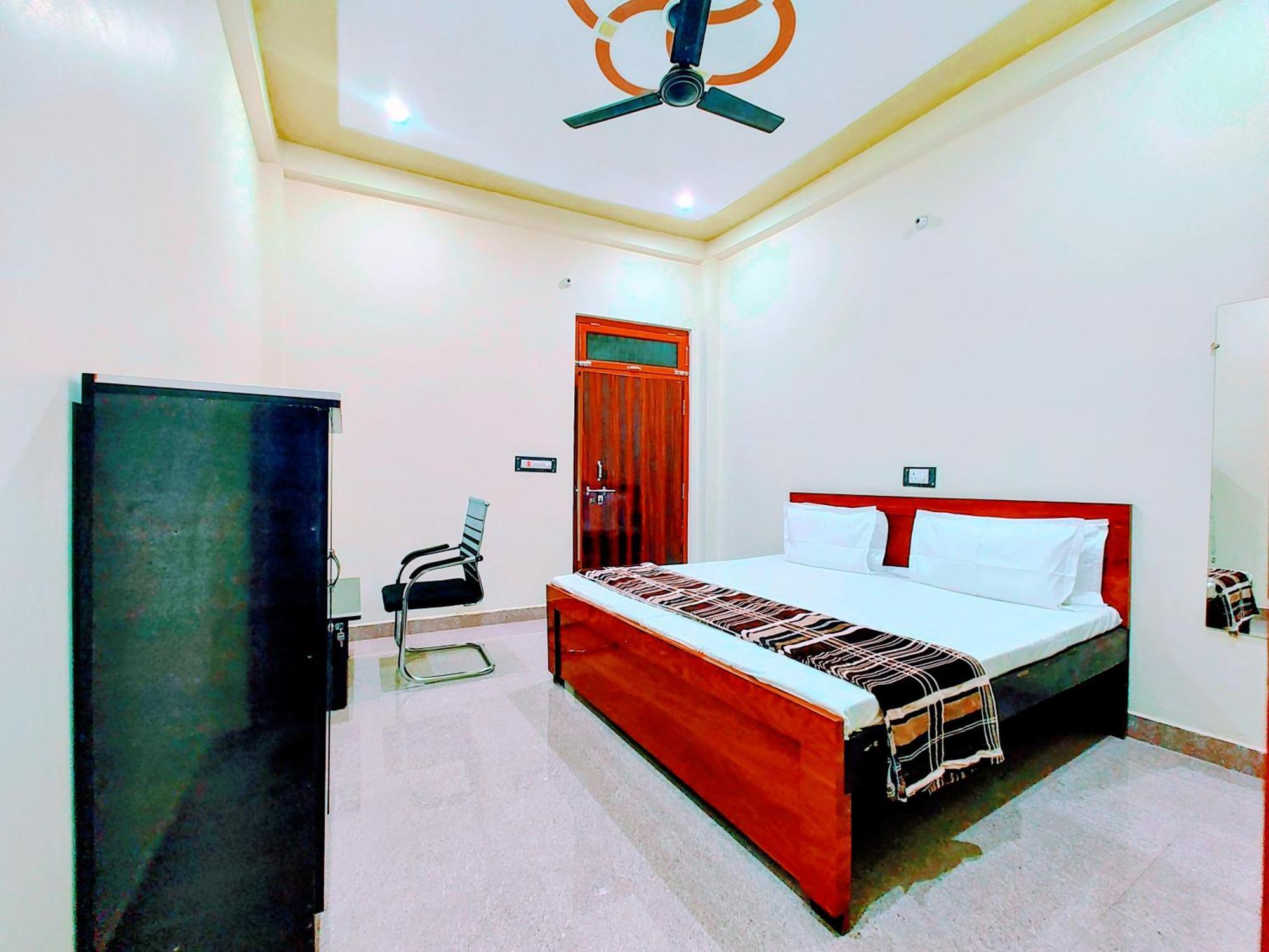 Hotel Raghukul Ayodhya ภายนอก รูปภาพ