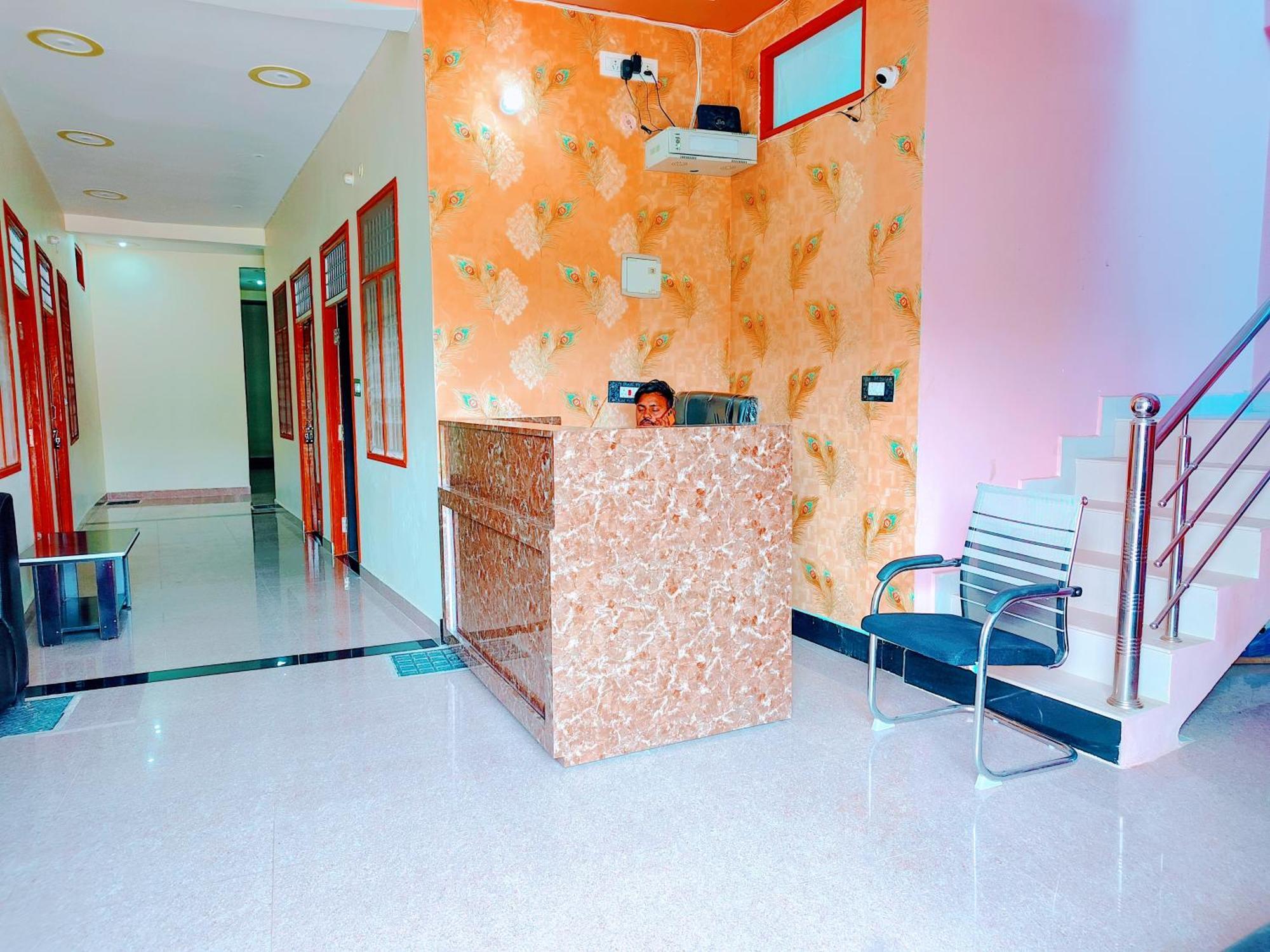 Hotel Raghukul Ayodhya ภายนอก รูปภาพ